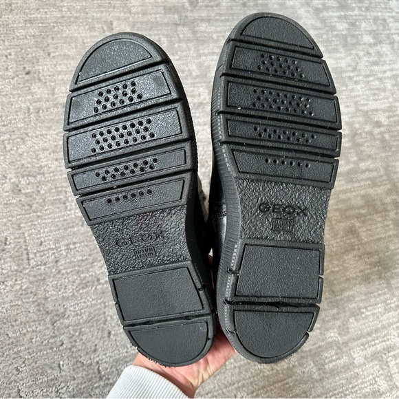 Sz 7 GEOX Isotte Black Leather Platform Boots, Like New - Picture 8 of 8